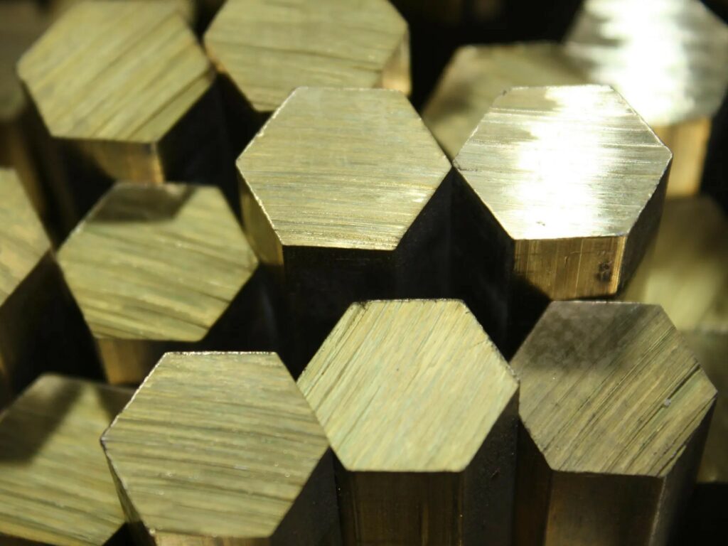 Латунный шестигранник тянутый 95 мм ЛС59-1 ГОСТ 2060-2006