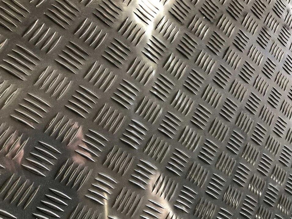 Нержавеющий рифленый лист 2000 мм 1000 мм 0,8 мм AISI 316L