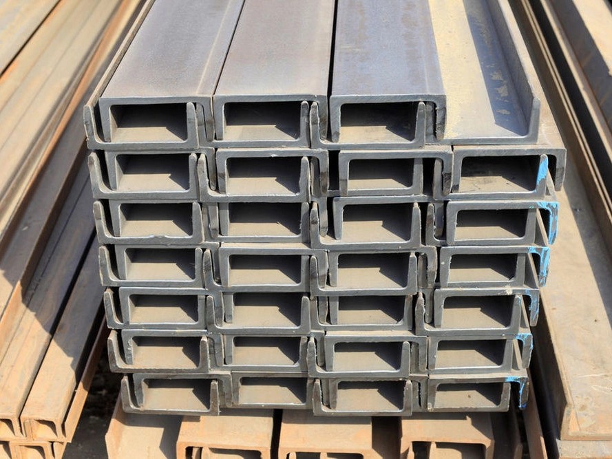 Нержавеющий швеллер горячекатаный 65 мм 42 мм 5,5 мм AISI 321 DIN 1026-2
